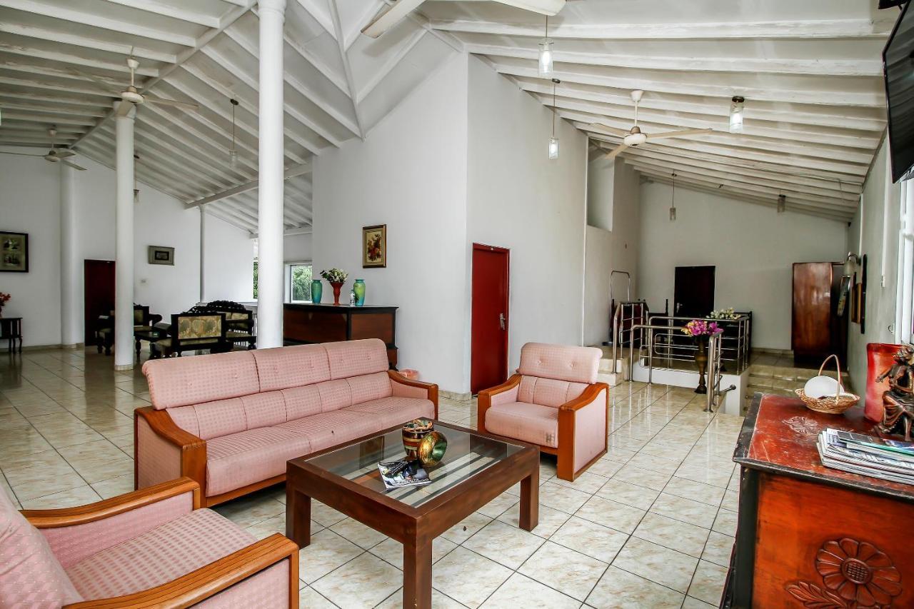 Hotel Empryean Katunayaka Εξωτερικό φωτογραφία